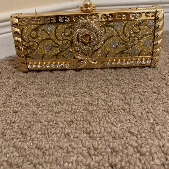 Brand new women’s fancy Golden Metal part clutch - Picture 2 of 7
